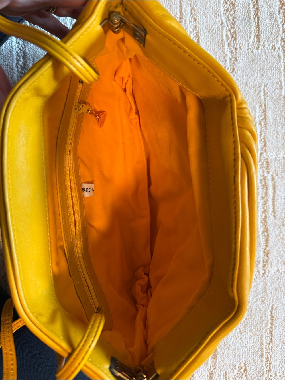 Yellow Pleated Leather purse - Picture 3 of 7